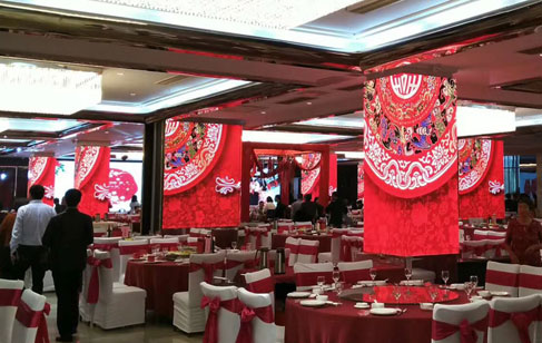 酒店室内全彩LED显示屏如何选型和定制？bsports
