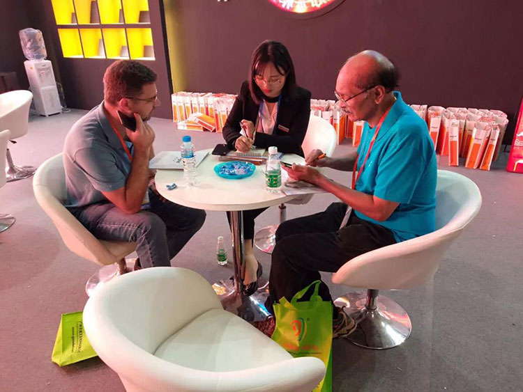 最具创意LED显示屏亮相广州展，bsports备受关注