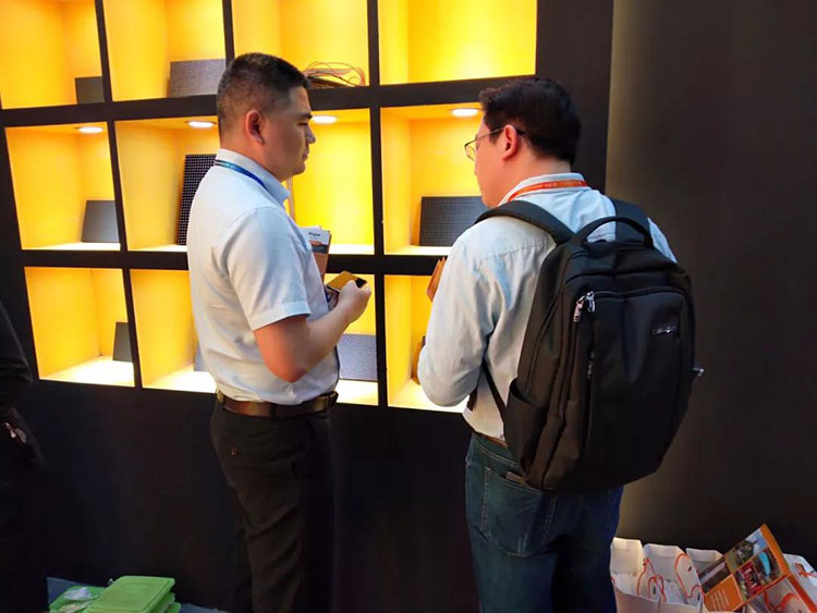 最具创意LED显示屏亮相广州展，bsports备受关注