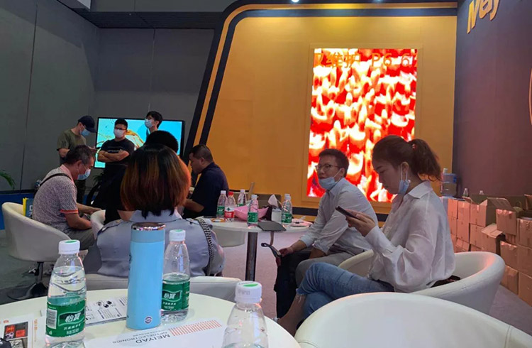 bsportsP6.67户外双维护LED显示屏
