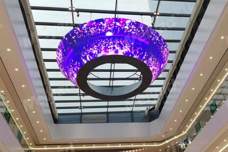 广州绿地中心知识城P5异形LED漏斗屏