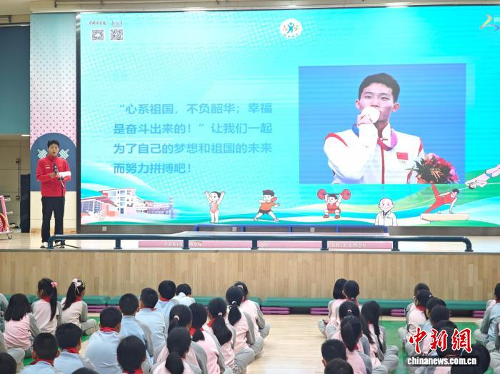 中关村三小师生走进国家