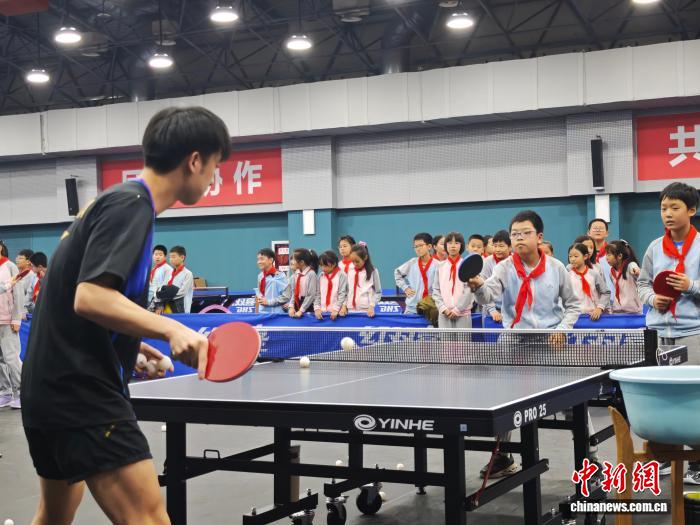 中关村三小师生走进国家体育总局训练局，共同