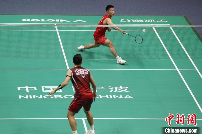 中国男单陆光祖力克卫冕冠军乔纳坦晋级四强 混