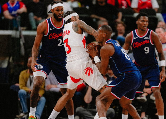 快船变阵防守迎战猛龙 小卡带伤出战助球队大胜