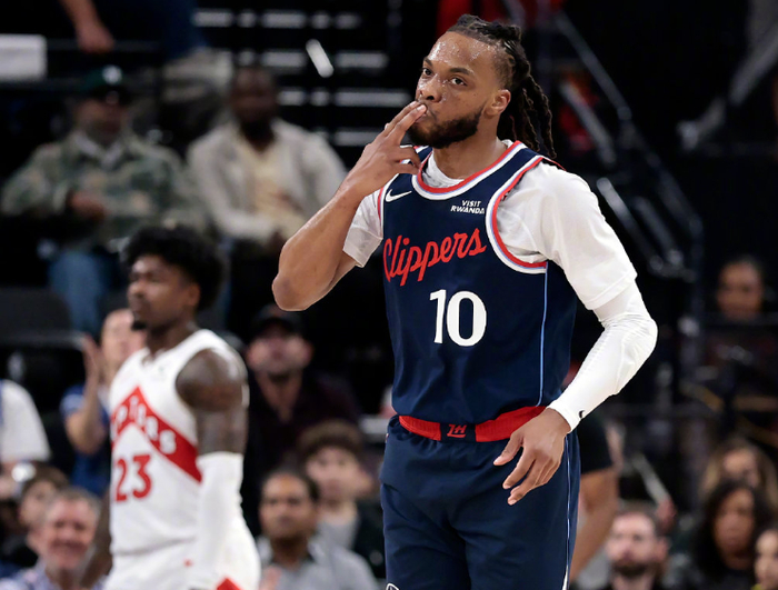 快船变阵防守迎战猛龙 小卡带伤出战助球队大胜