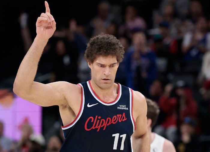 快船变阵防守迎战猛龙 小卡带伤出战助球队大胜