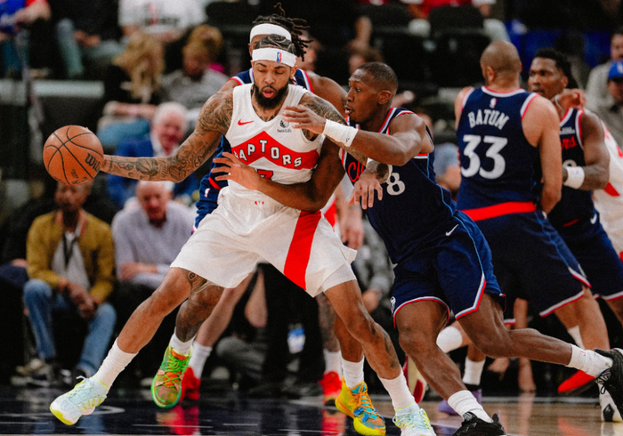 快船变阵防守迎战猛龙 小卡带伤出战助球队大胜