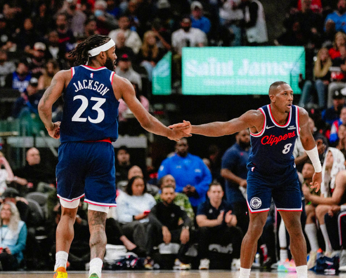 快船变阵防守迎战猛龙 小卡带伤出战助球队大胜