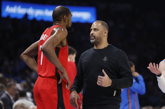 火箭篮板命中率双高仍遭湖人逆转 失误与战术问